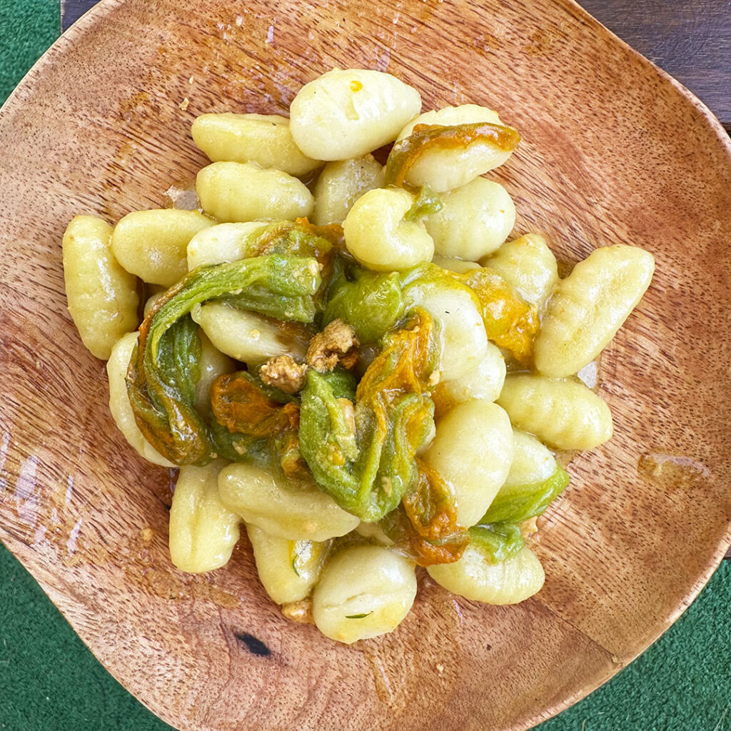 ricetta gnocchi fiori di zucca e ricci jpg