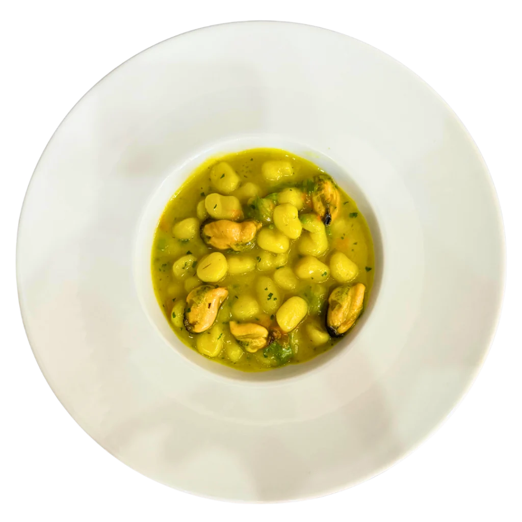Chicche di patate con cozze, zafferano e fiori di zucca